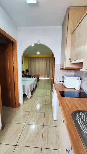 1 chambre, bureau, fer et planche à repasser, accès au Wi-Fi (inclus)