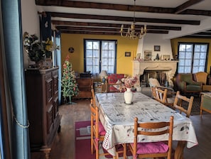 Interior - Brittany House with superb sea views, parking available. Pets welcome. (Plogoff)
