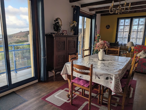 Interior - Brittany House with superb sea views, parking available. Pets welcome. (Plogoff)