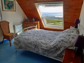 3 slaapkamers, een strijkplank/strijkijzer, wifi