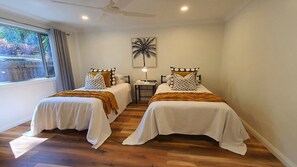 2 soverom, strykejern/-brett, internettilgang og sengetøy