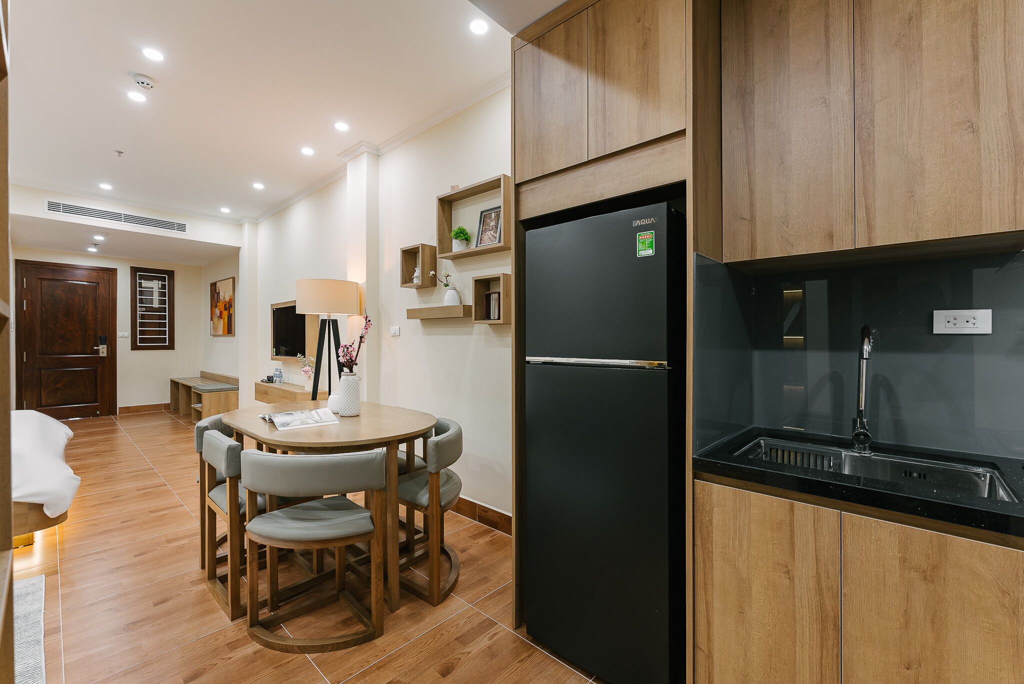 Ókeypis drykkir á míníbar, skrifborð, vinnuaðstaða fyrir fartölvur