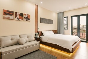 Free minibar, desk, laptop workspace, blackout curtains - Railway Apartment (Hanoi)