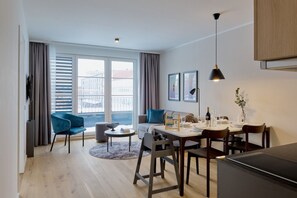 Individuell dekoriert, individuell eingerichtet, Schreibtisch