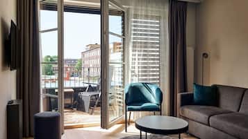 Premium Apartment | Individually decorated, individually furnished, desk, laptop workspace