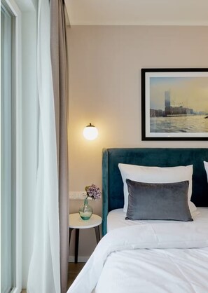 Individually decorated, individually furnished, desk, laptop workspace - Arbio I Makro Apartments Classical (Hamburg)