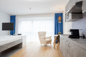 Comfort Studio | Individually furnished, desk, laptop workspace, soundproofing - Arbio I Urbanstay Apartments (Graz)