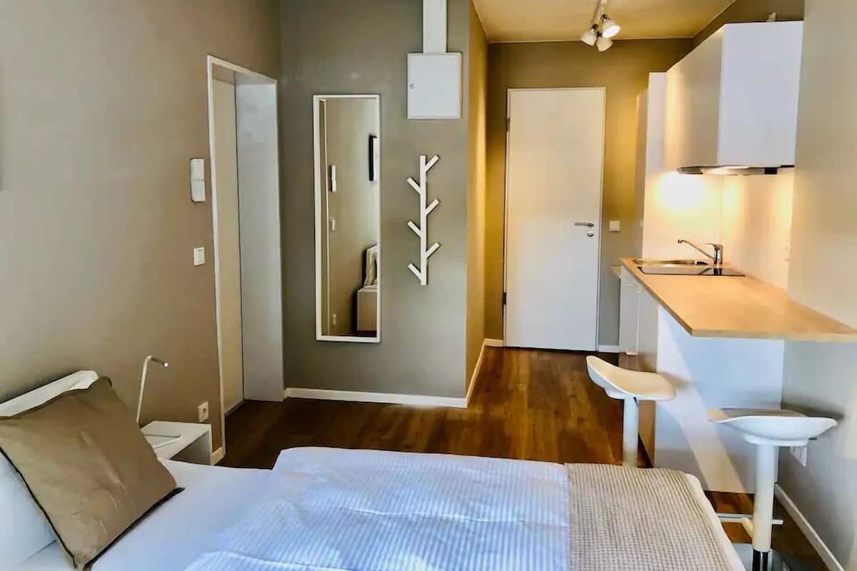 3 bedrooms, individually decorated, individually furnished, desk