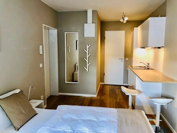 Apartamento, 1 quarto (Studio) | Individualmente decorados, individualmente mobiliados, escrivaninha