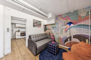 Basic Apartment | Individually decorated, individually furnished, desk, laptop workspace - Arbio I Cube Apartments (Hamburg)