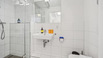 Apartment, 1 Schlafzimmer (Studio) | Badezimmer | Haartrockner, Handtücher, Shampoo, Toilettenpapier
