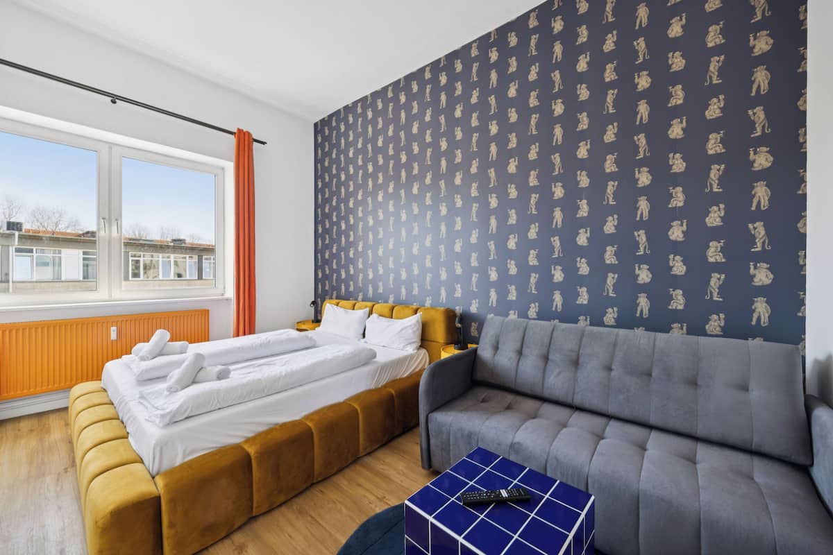Leilighet – grand, 3 soverom | Skrivebord, skrivebord for bærbar PC og strykejern/-brett