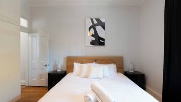 3 slaapkamers, een strijkplank/strijkijzer, reisbedje, gratis wifi