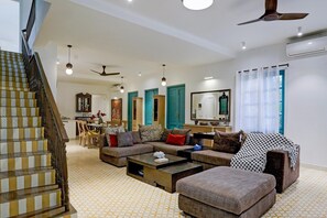 Villa | Living room - Villa in Goa With Private Pool & BBQ (Siolim)