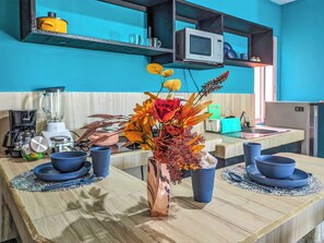 Fridge, microwave, stovetop, coffee/tea maker - Family Escape / 500m Award Winning Kids Beach / Memory Foam King Beds / Kitchen (Playa del Carmen)