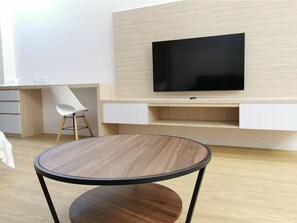 Studio, City View | Living area