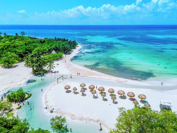 Beach nearby, sun loungers, beach towels