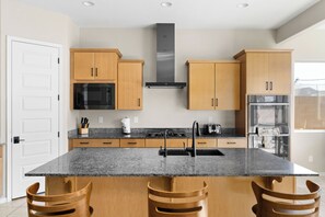 Fridge, microwave, oven, stovetop - Pool! | 5BR w/Casita Extension | Family Friendly (Glendale)