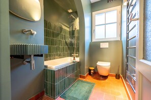 Suihku, hiustenkuivaaja