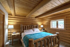 4 bedrooms, desk, free WiFi, bed sheets - Birch Haven | Spectacular Lakefront Log Cabin (Cornucopia)