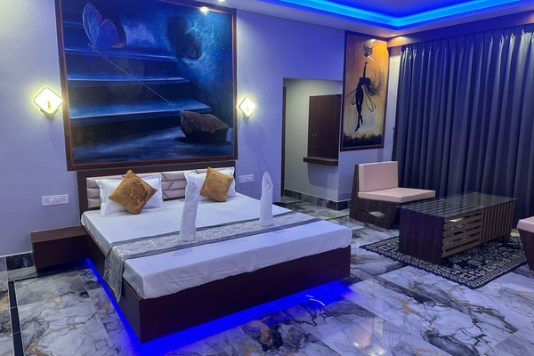 Classic Room | Desk, WiFi (free), bed sheets