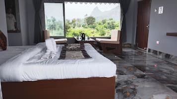 Classic Room | Desk, free WiFi, bed sheets