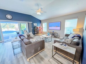 Smart TV - Paradise Found-3/3 w/ Private Pool & Golf Cart in The Village of Lake Denham (Lake Denham, The Villages)