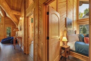 4 habitaciones, tabla de planchar con plancha y cuna de viaje