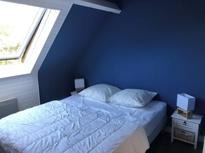 4 chambres, fer et planche à repasser