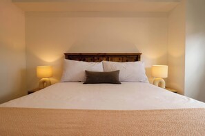 2 bedrooms, desk, iron/ironing board, WiFi