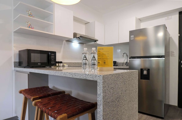 Fridge, microwave, stovetop, coffee/tea maker