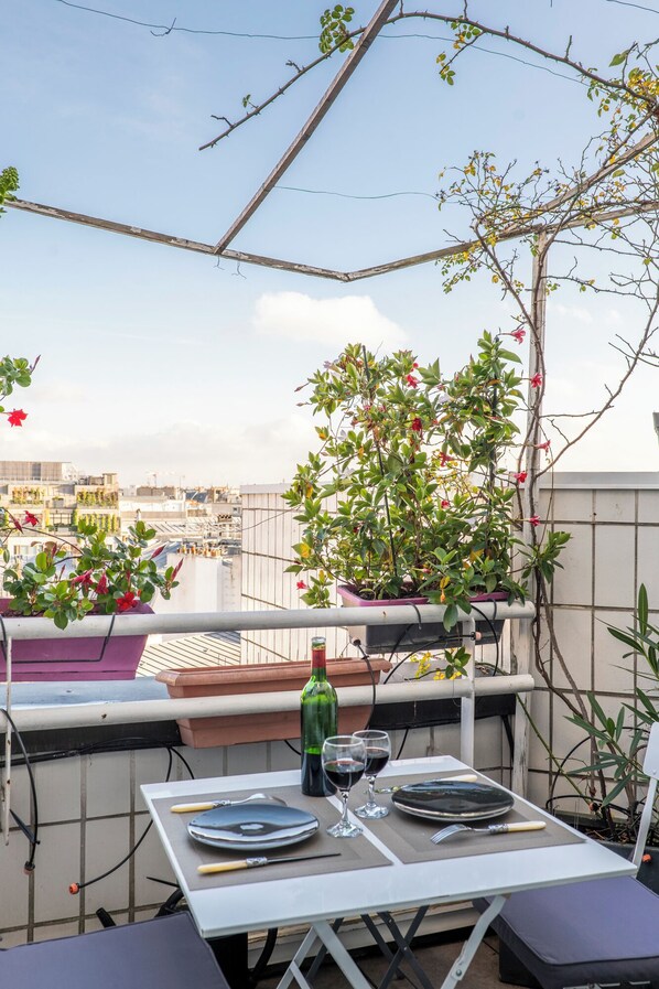 تناول الطعام بالخارج