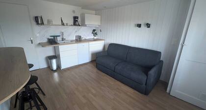 Studio near Belleville sur Saône train station