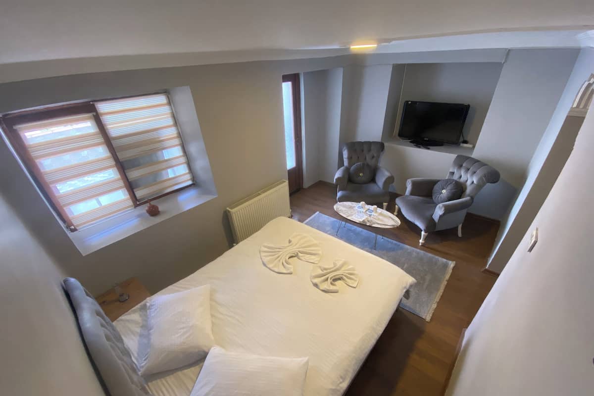 Comfort Suite, Courtyard View | 1 bedroom, Frette Italian sheets, premium bedding