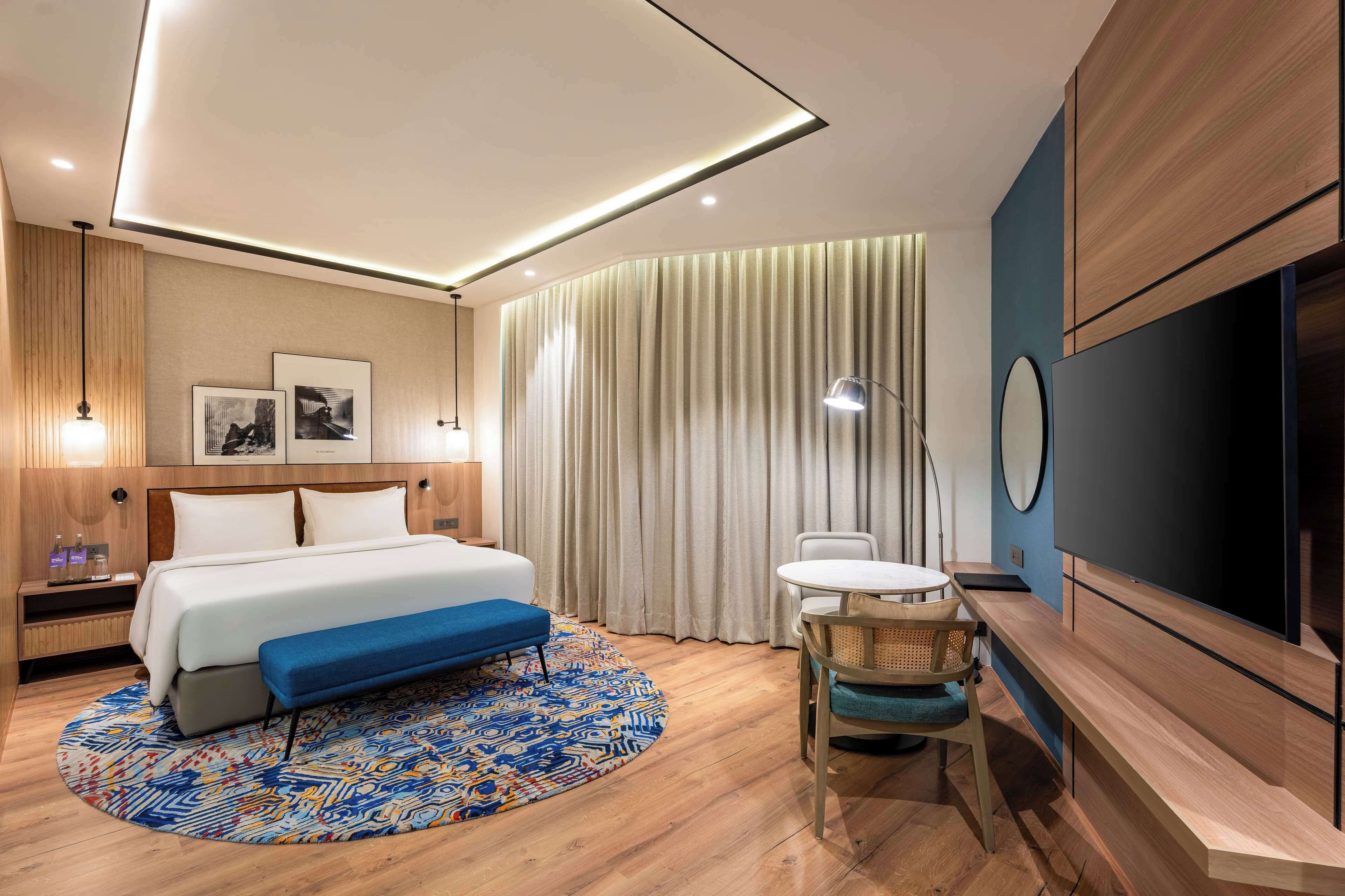 Minibar, caja de seguridad en la habitación y cortinas blackout 