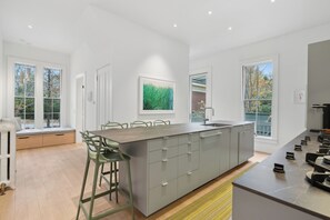 Dining - West End Chic - Chef's Kitchen, Pool Table, W/D (Portland)