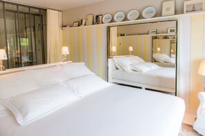 Double Room, Partial Ocean View | In-room safe, blackout drapes, soundproofing, iron/ironing board - La Co(o)rniche (La Teste-de-Buch)