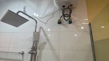 Handtücher, Seife, Toilettenpapier