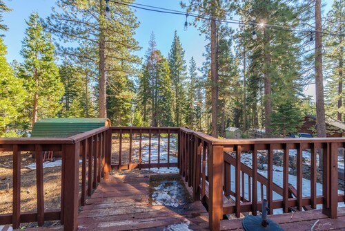 Tahoe Timber Retreat - Rustic Charm & great location