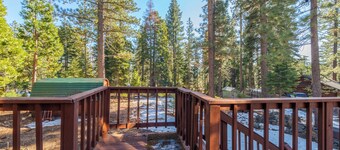 Tahoe Timber Retreat - Rustic Charm & great location