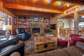 TV, fireplace, DVD player, books