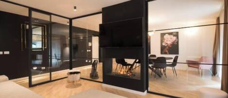 Smart TV, fireplace