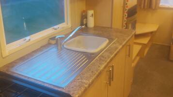Cabin | Private kitchen | Fridge, oven, stovetop, electric kettle