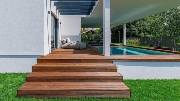 A modern outdoor pool area with wooden steps leading to a covered seating area. - Holiday House with Pool Casa Lavanda (Bale)