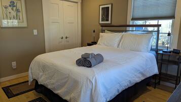 2 bedrooms, desk, iron/ironing board, travel crib