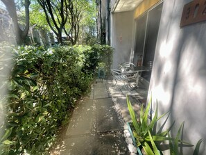 Condo, 2 phòng ngủ, sân hiên, quang cảnh vườn | Khu ẩm thực ngoài trời