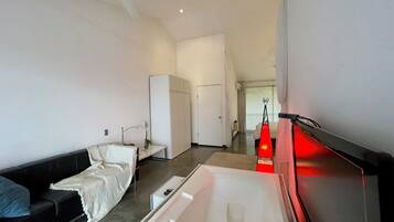 Condo, 2 Bedrooms, Patio, Garden View | Interior