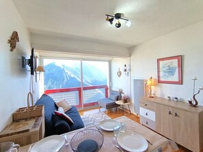 TV - Studio for 4 with balcony in Saint-Lary-Soulan (Saint-Lary-Soulan)