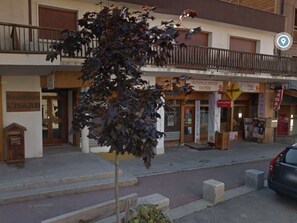 Exterior detail - Charming 2-room apartment in Courchevel 1650 center, near slopes, for 5 people (Courchevel 1650)