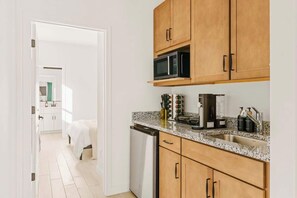 Private kitchen - Chic & Cozy Guest Suite (Glendale)